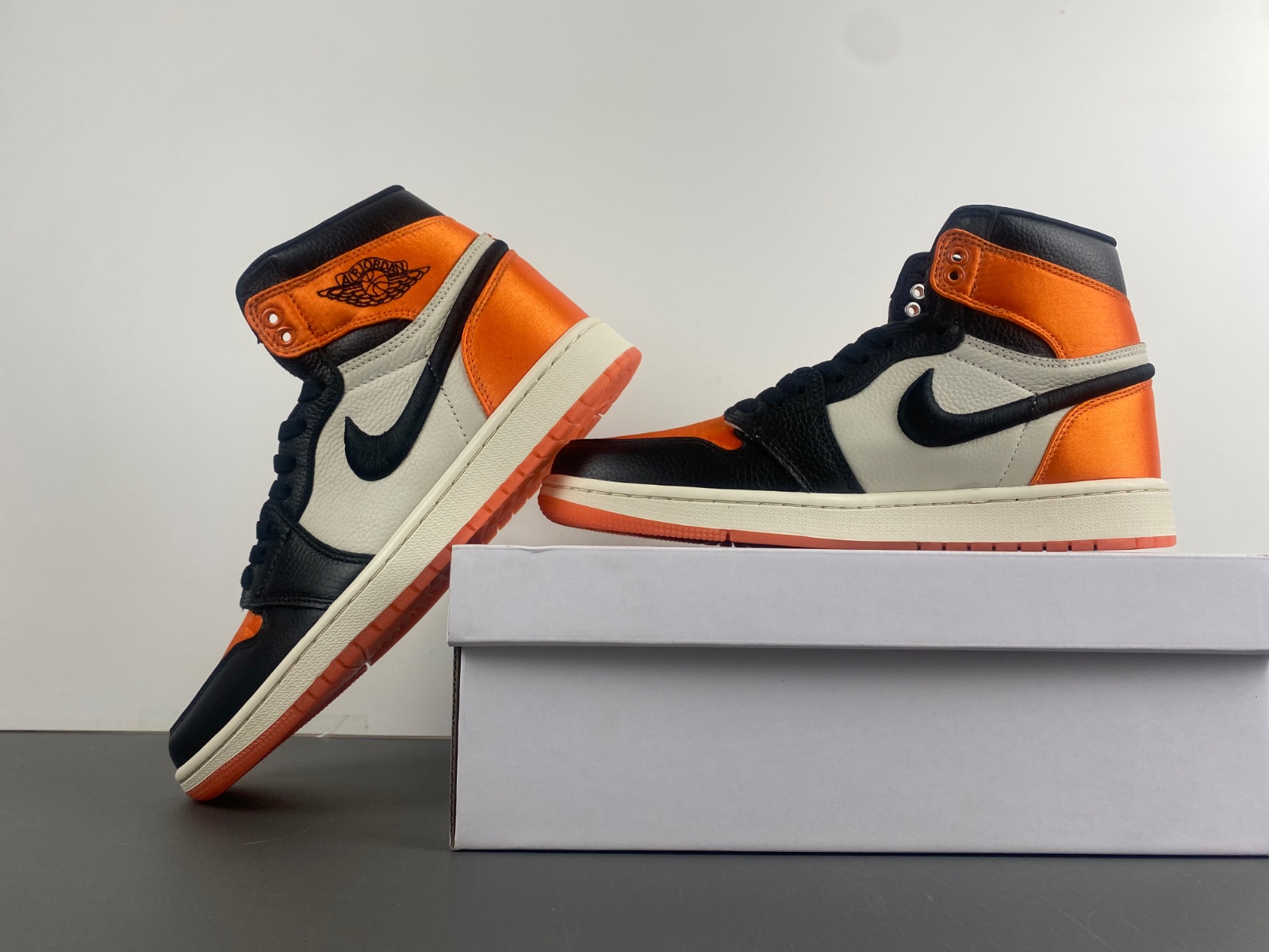 Air Jordan 1 Satin “Shattered Backboard AV3725-010