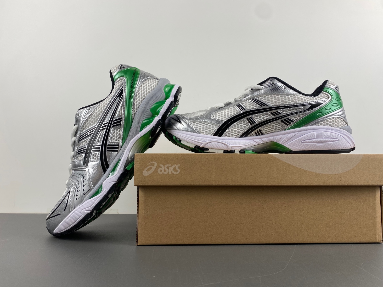 ASICS GEL-Kayano 14 1201A019-110