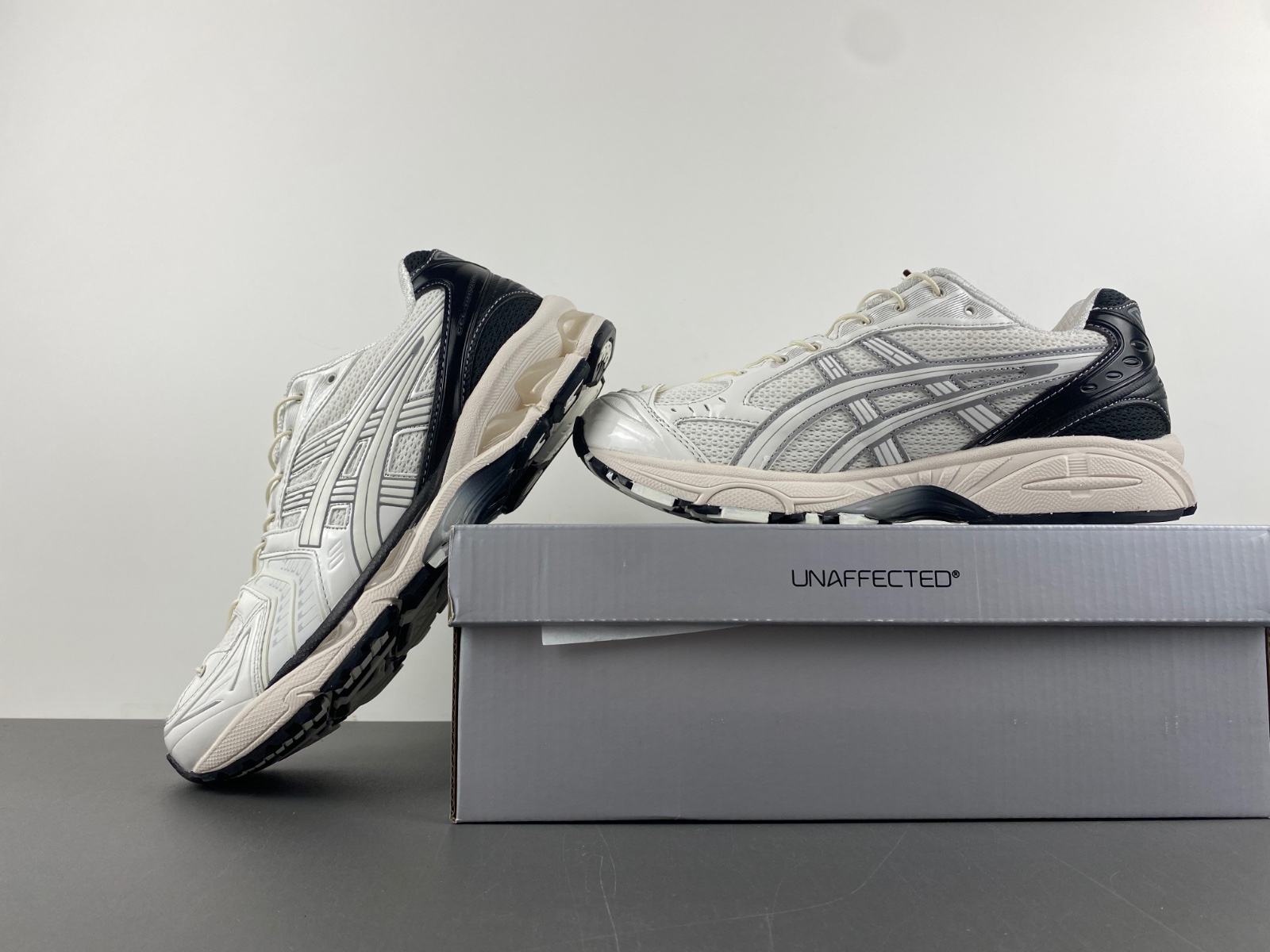 ASICS GEL-Kayano 14 1201A922-100