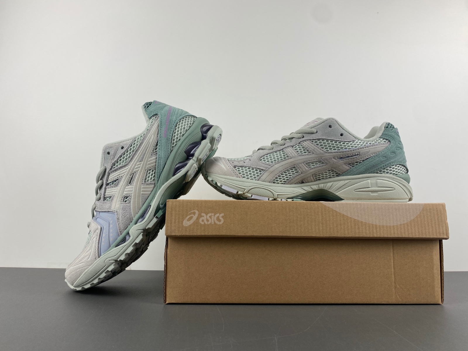 ASICS GEL-Kayano 14  1201A161-023