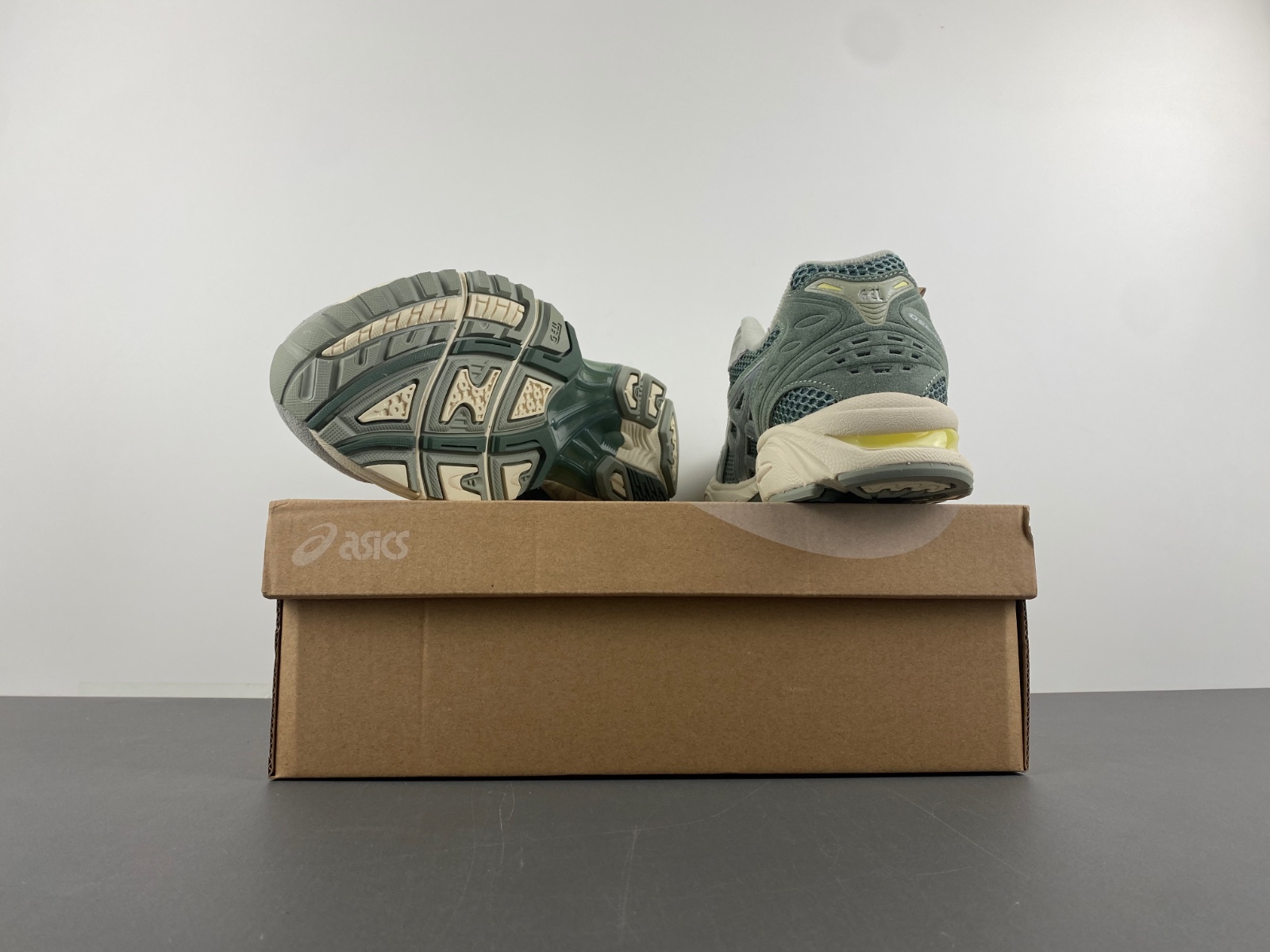 ASICS GEL-Kayano 14   1201A161-301