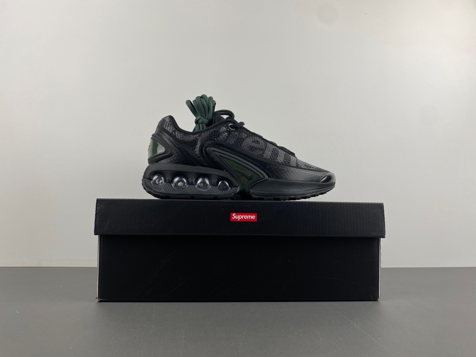 Supreme x Nike Air Max Dn “Black” FZ4044-001