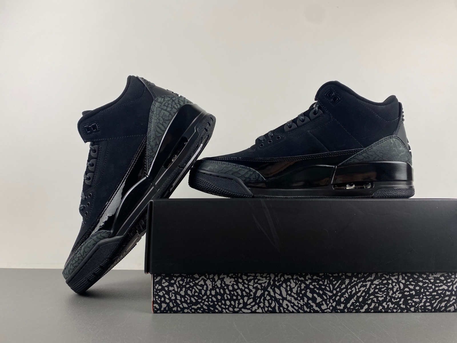 Air Jordan 3 “Black Cat”CT8532-001