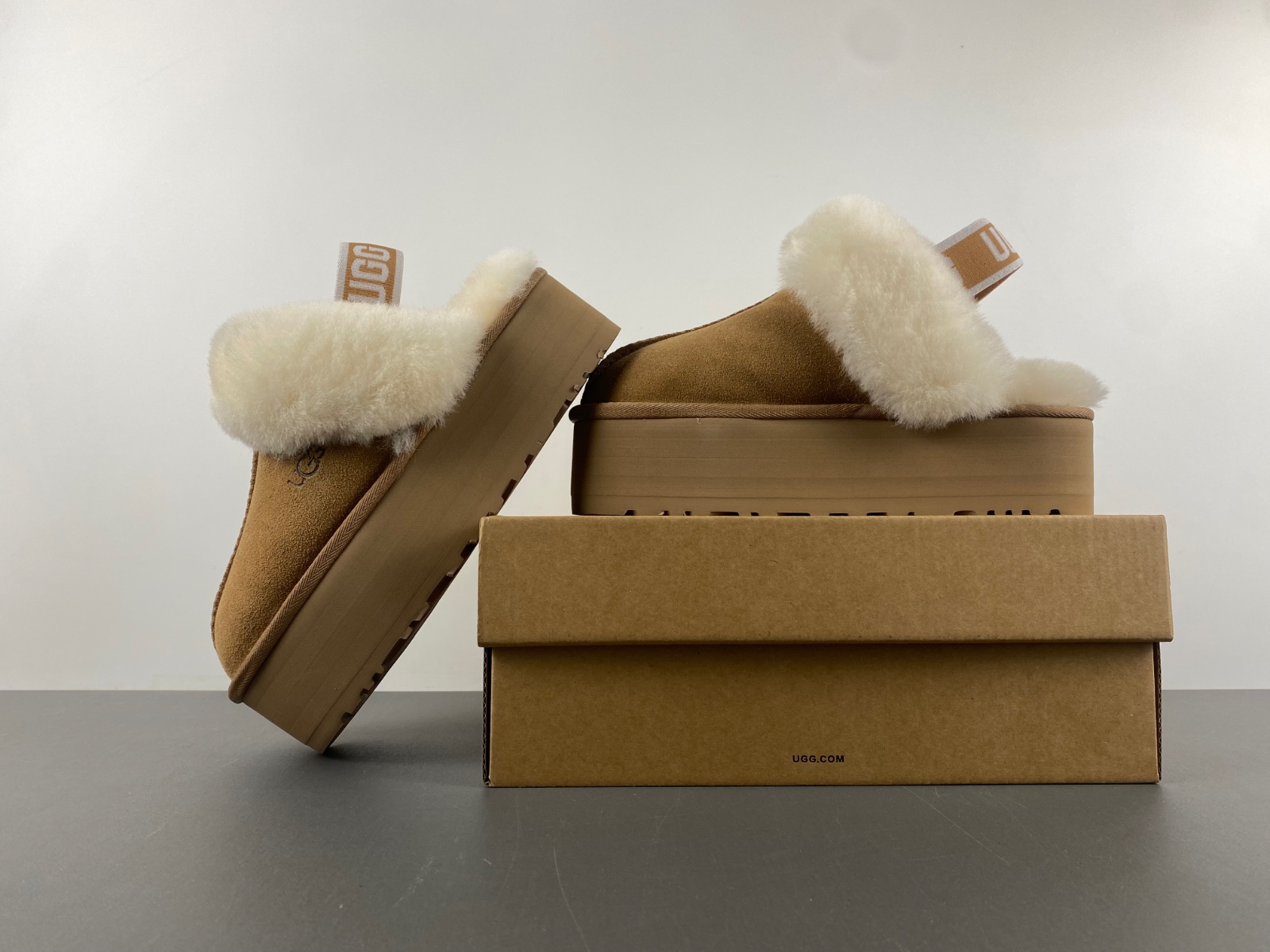 UGG  The head has a thick bottom  W/1113474