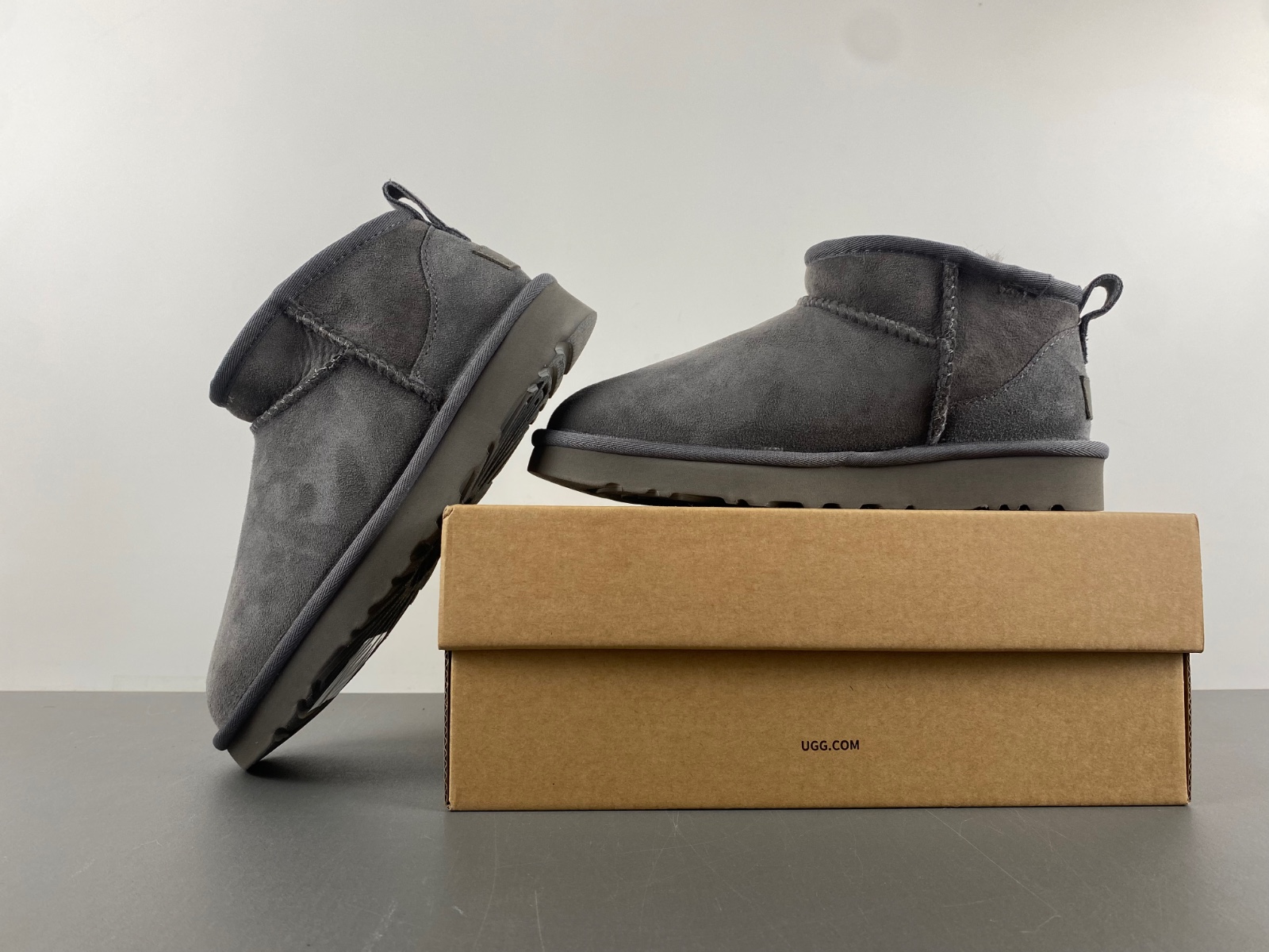 UGG  gray  W/1116109