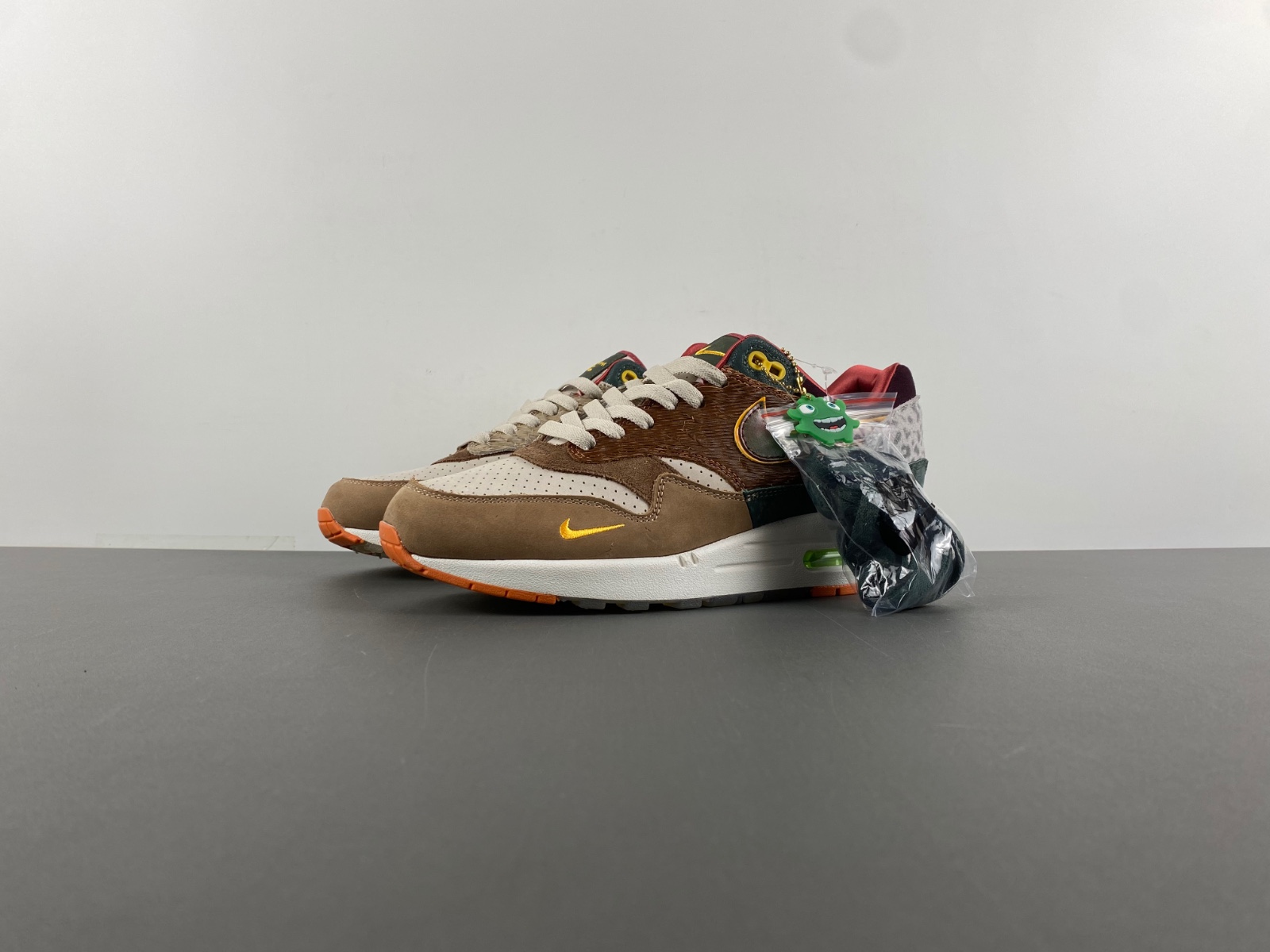 Nike Air Max 1 '87 Luxe University of Oregon PE 2024  HQ2639-100