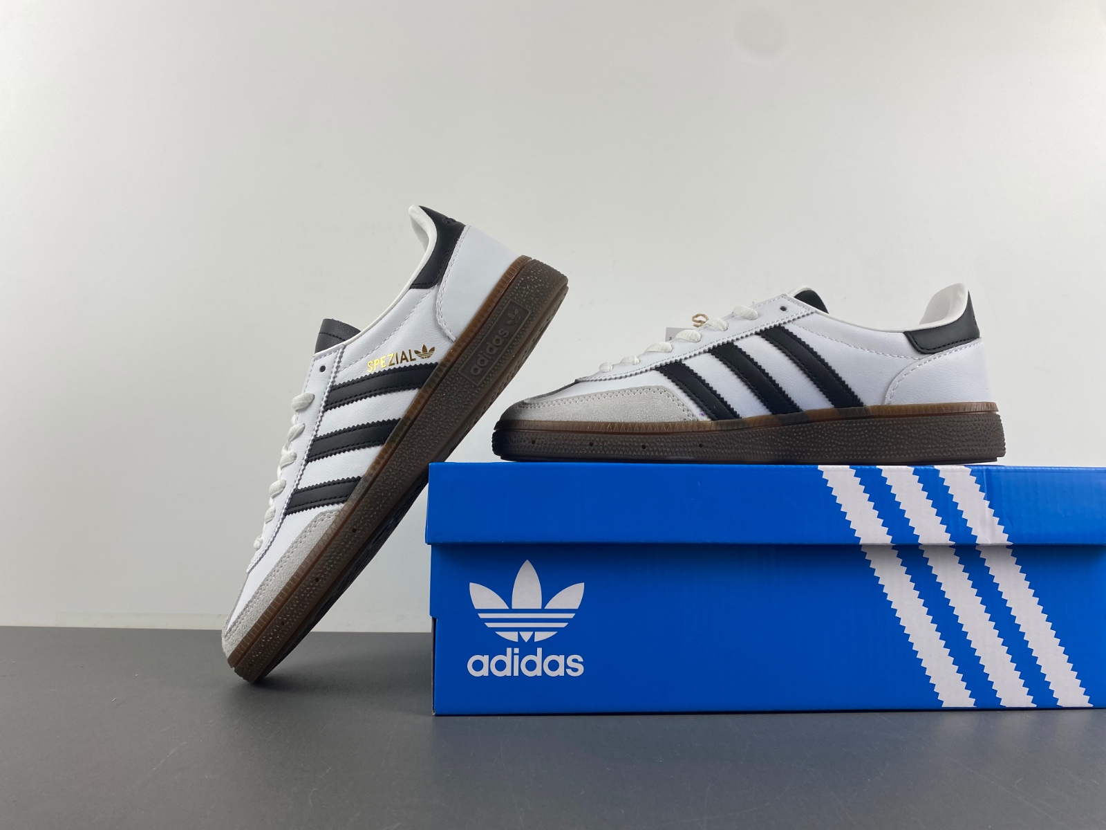 adidas HANDBALL  IE3403