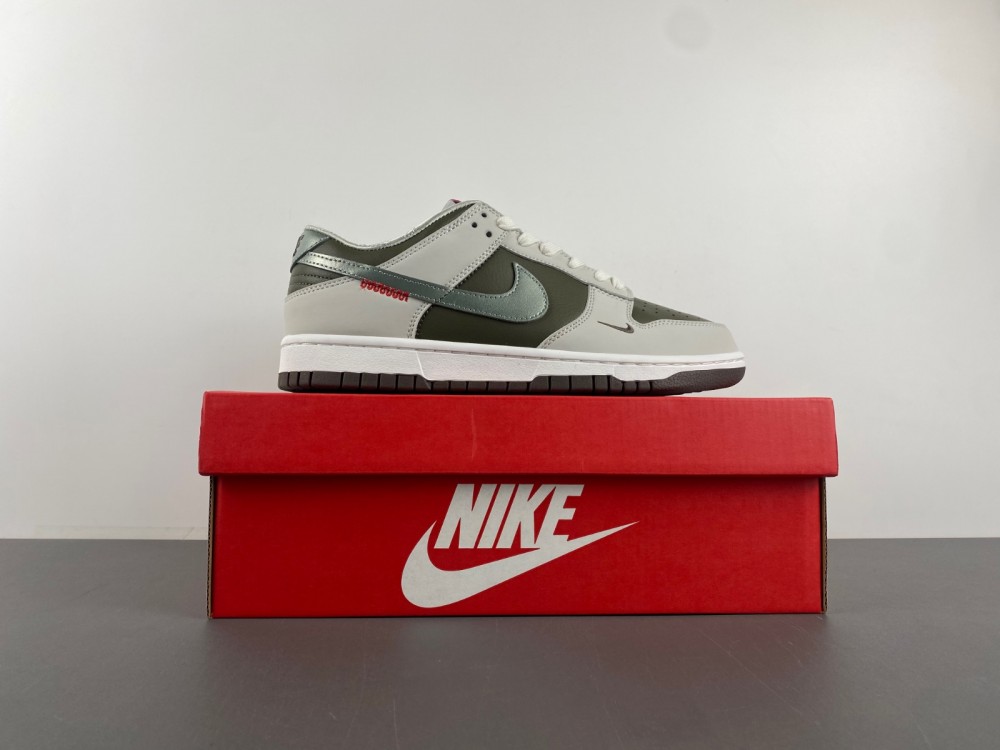 Nike Dunk Low “Year of the Snake”  HV5980-231