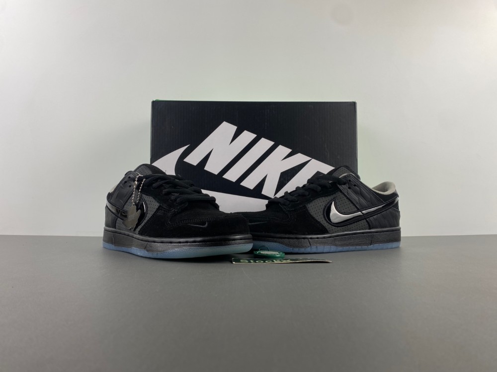 Division Street x Nike Dunk Low Lux “Oregon Black”  HV1470-001