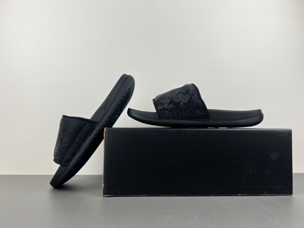 Kobe Offcourt Slide  IF2870-001