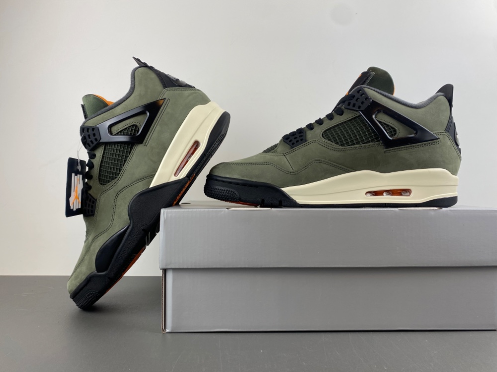 UNDEFEATED x Air Jordan 4 OG IB1519-200