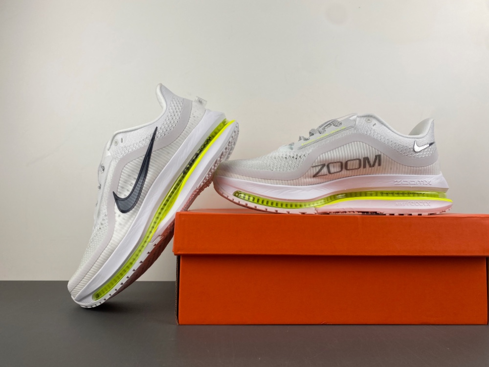 Nike Pegasus Premium   ZoomX  Air Zoom   HQ2592-100