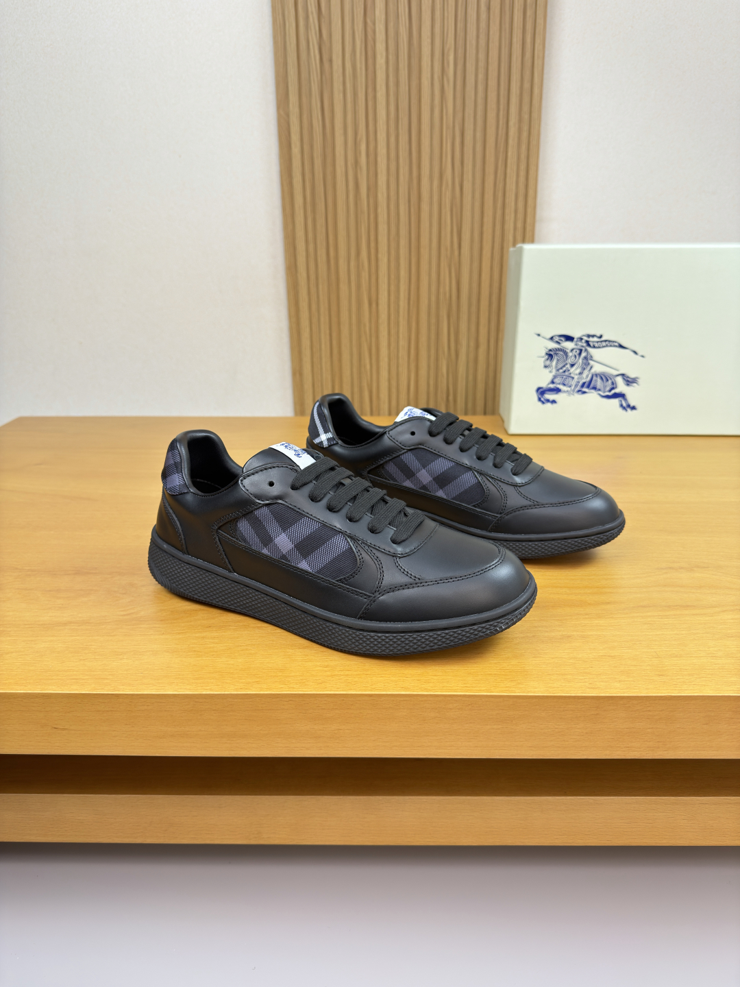 BURBERRY  Sneakers