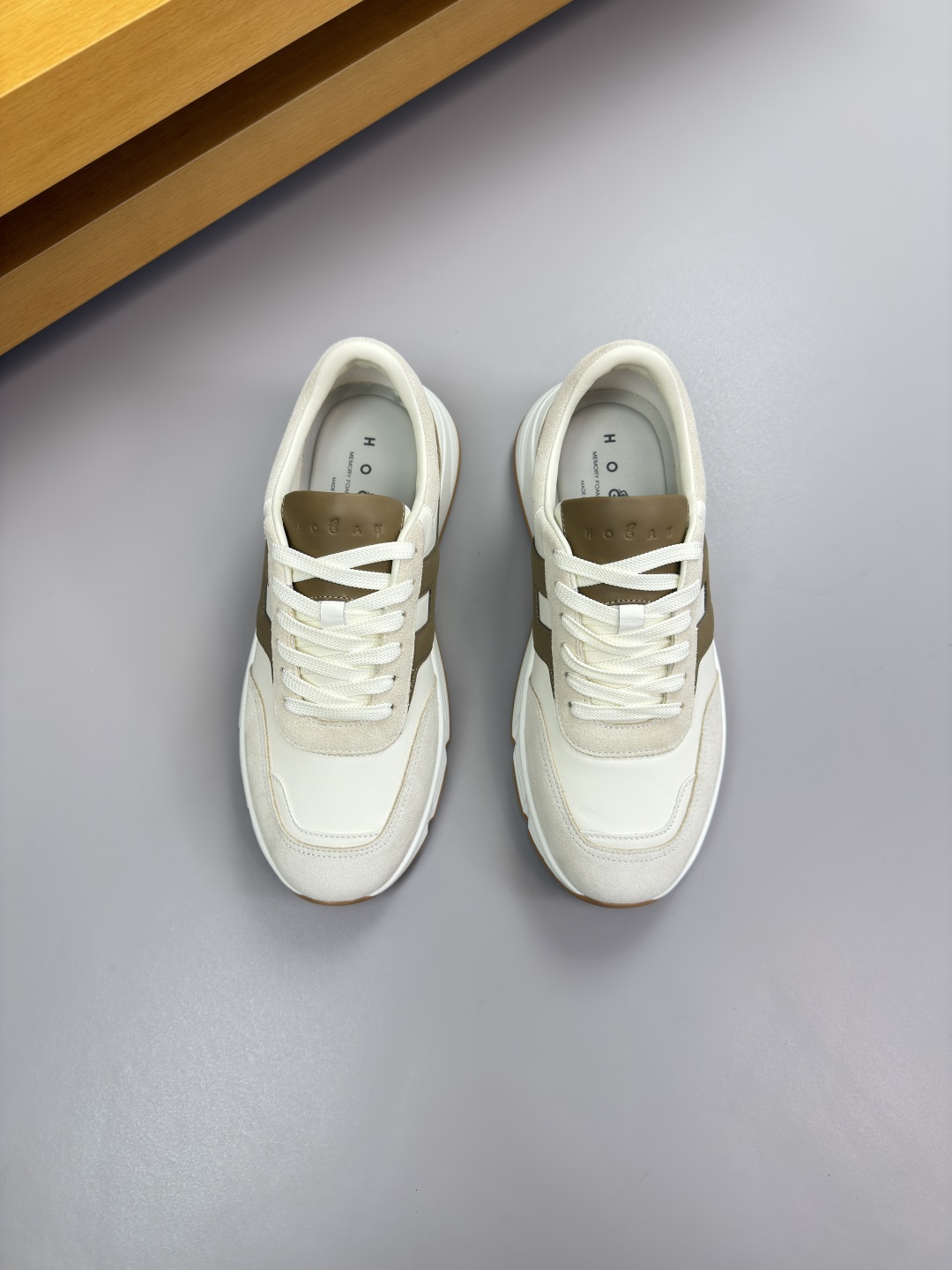 HOGAN Sneakers