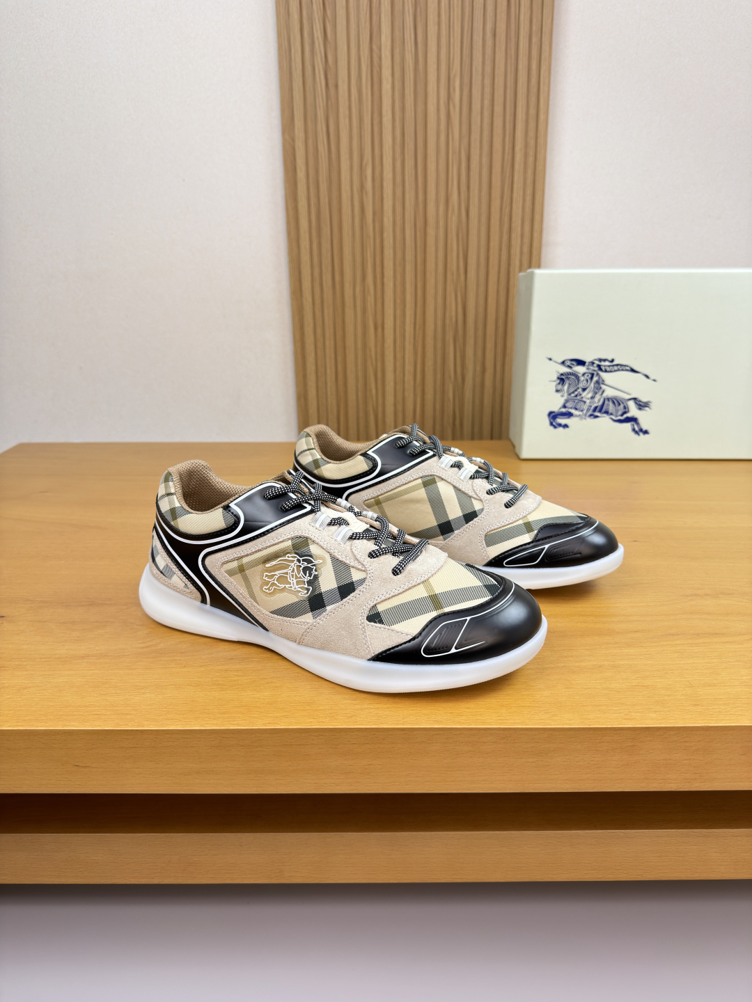 BURBERRY  Sneakers