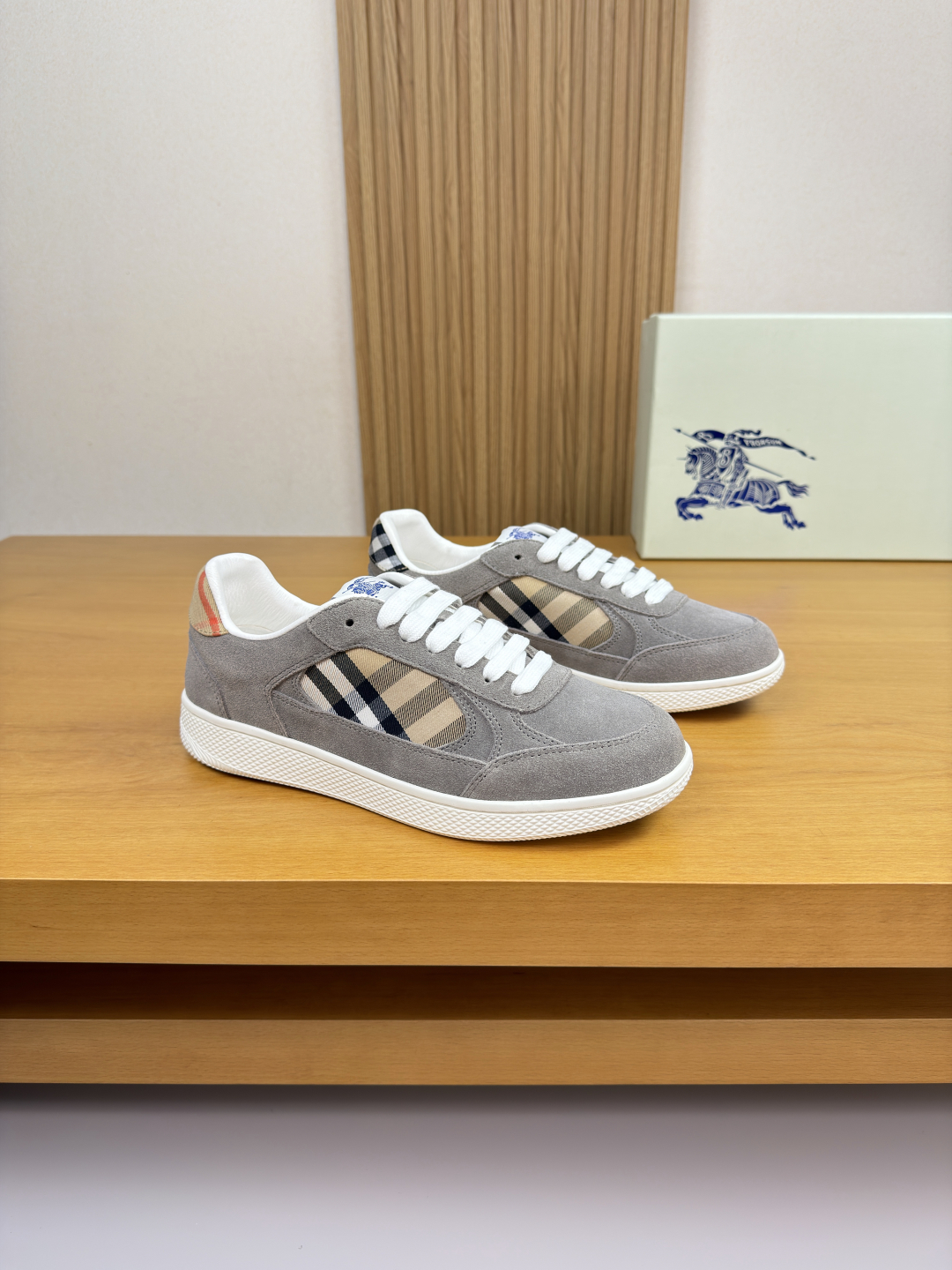 BURBERRY  Sneakers