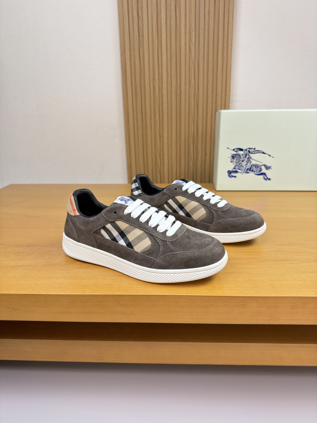 BURBERRY  Sneakers