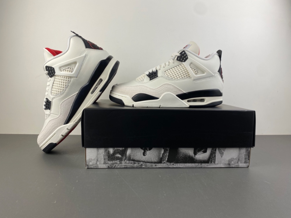 Air Jordan 4“Flight Club” Sail/Black-University Red IM4002-100