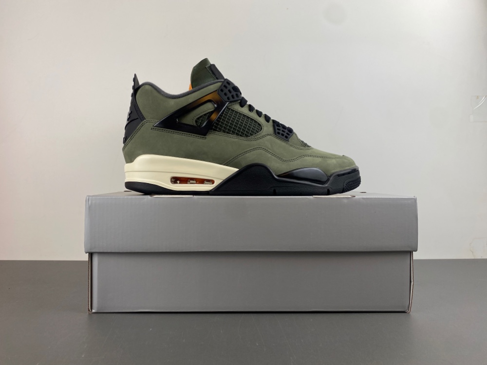 UNDEFEATED x Air Jordan 4 OG IB1519-200