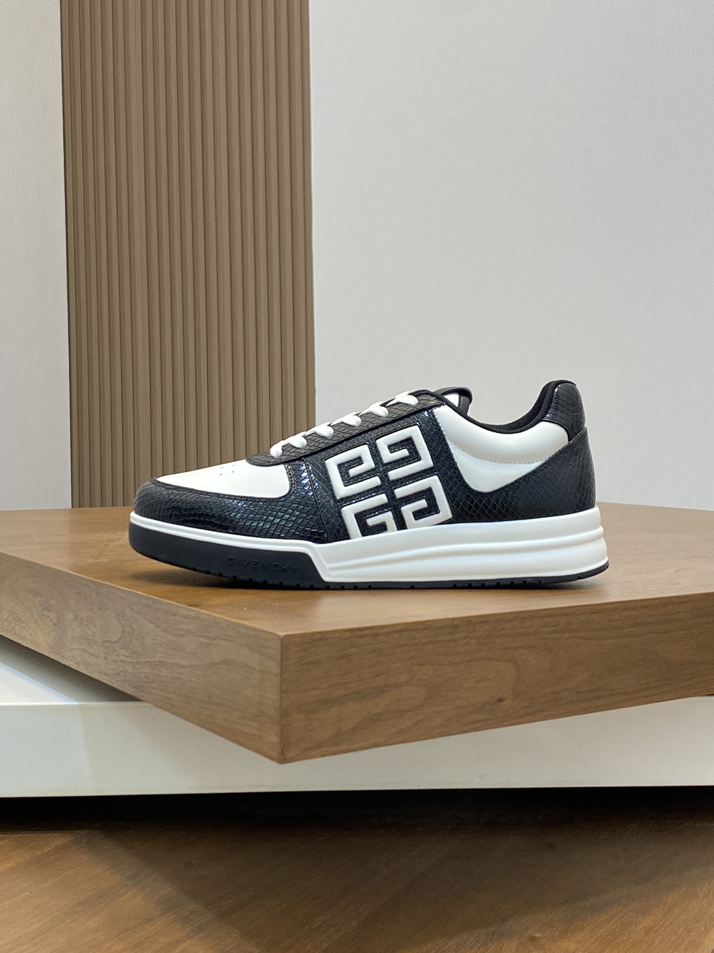 Givenchy Men's sneakers