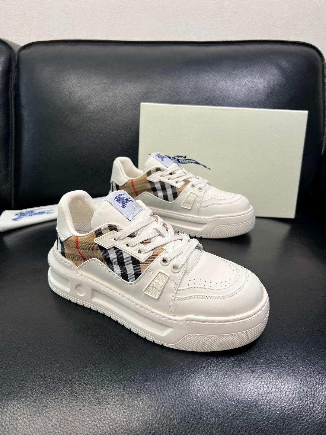 BURBERRY Sneakers