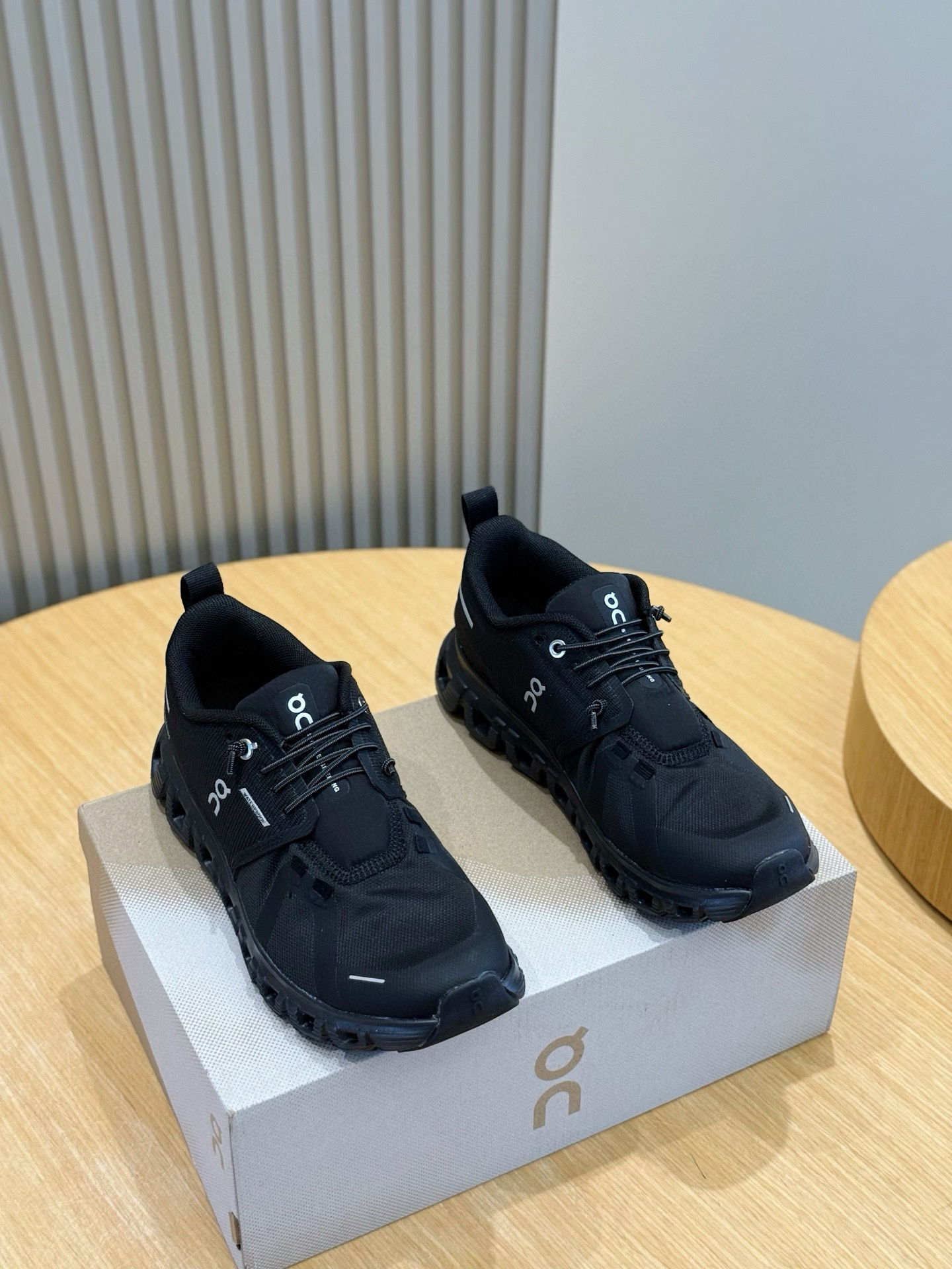 ON Sneakers