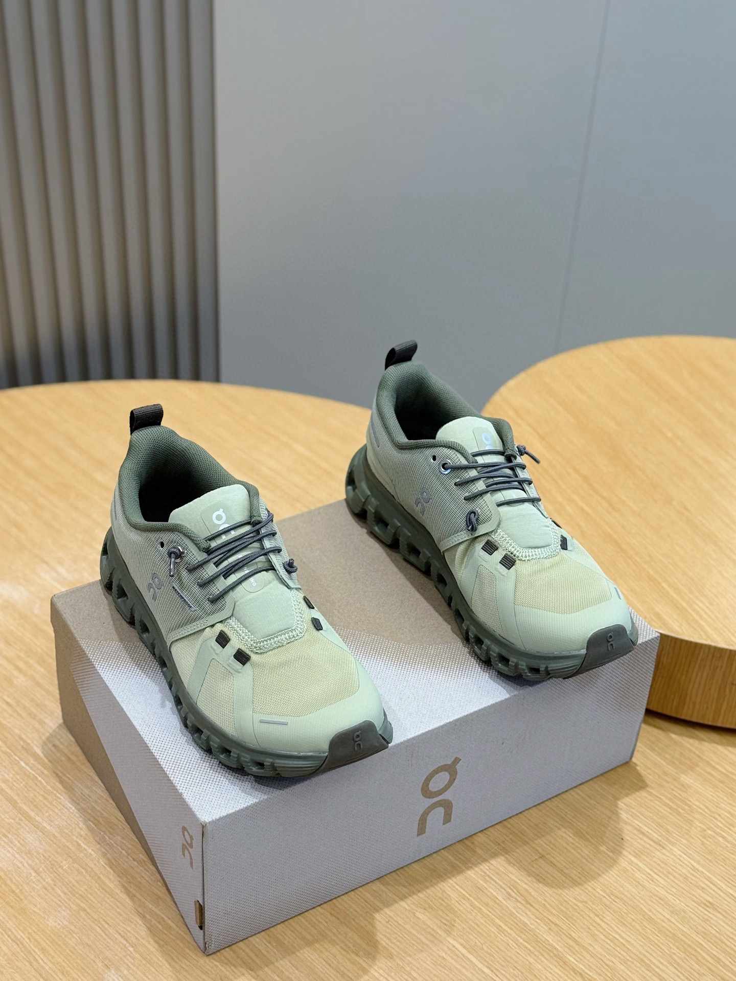 ON Sneakers