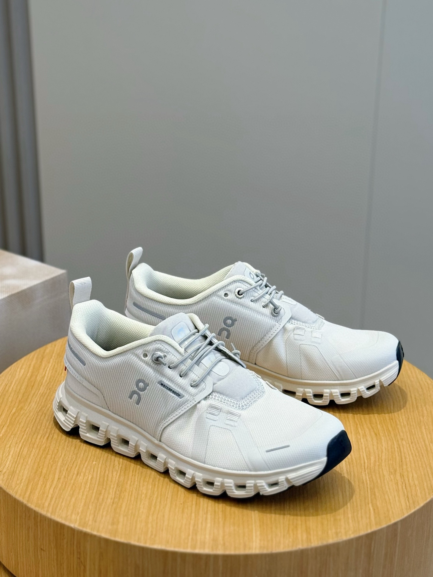ON Sneakers