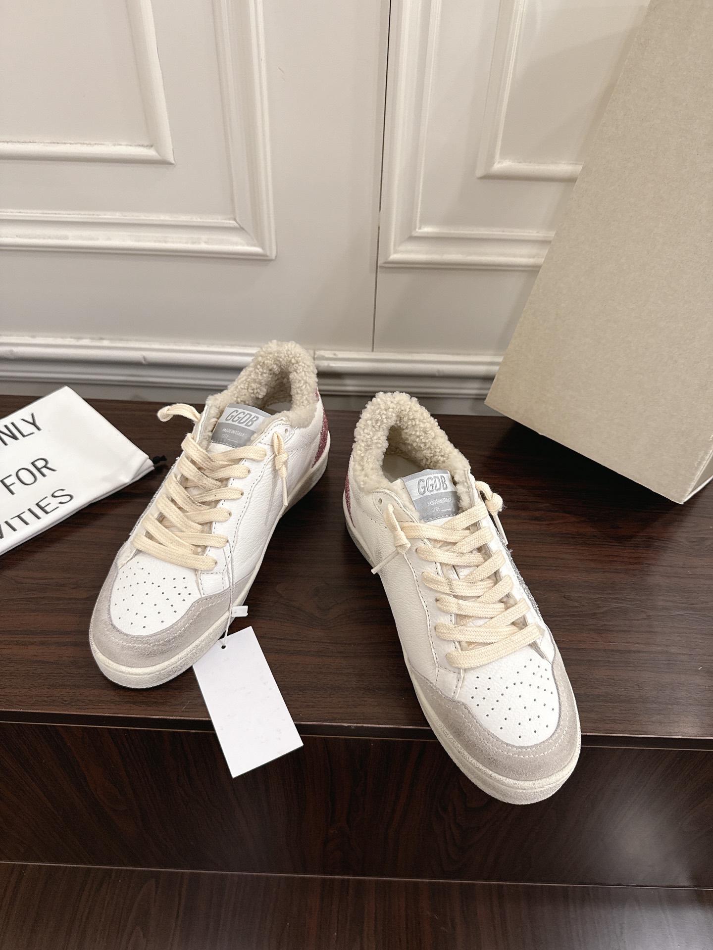 GGDB Sneakers