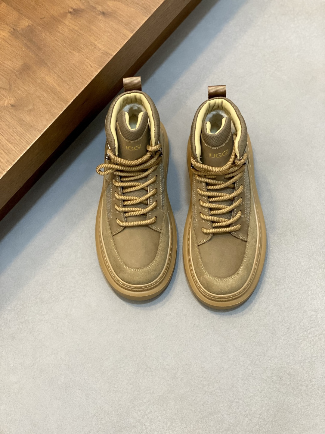 UGG Sneakers