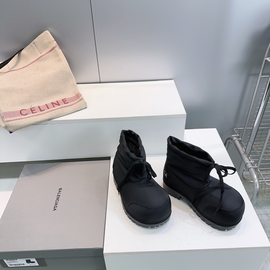 BALENCIAGA Boots