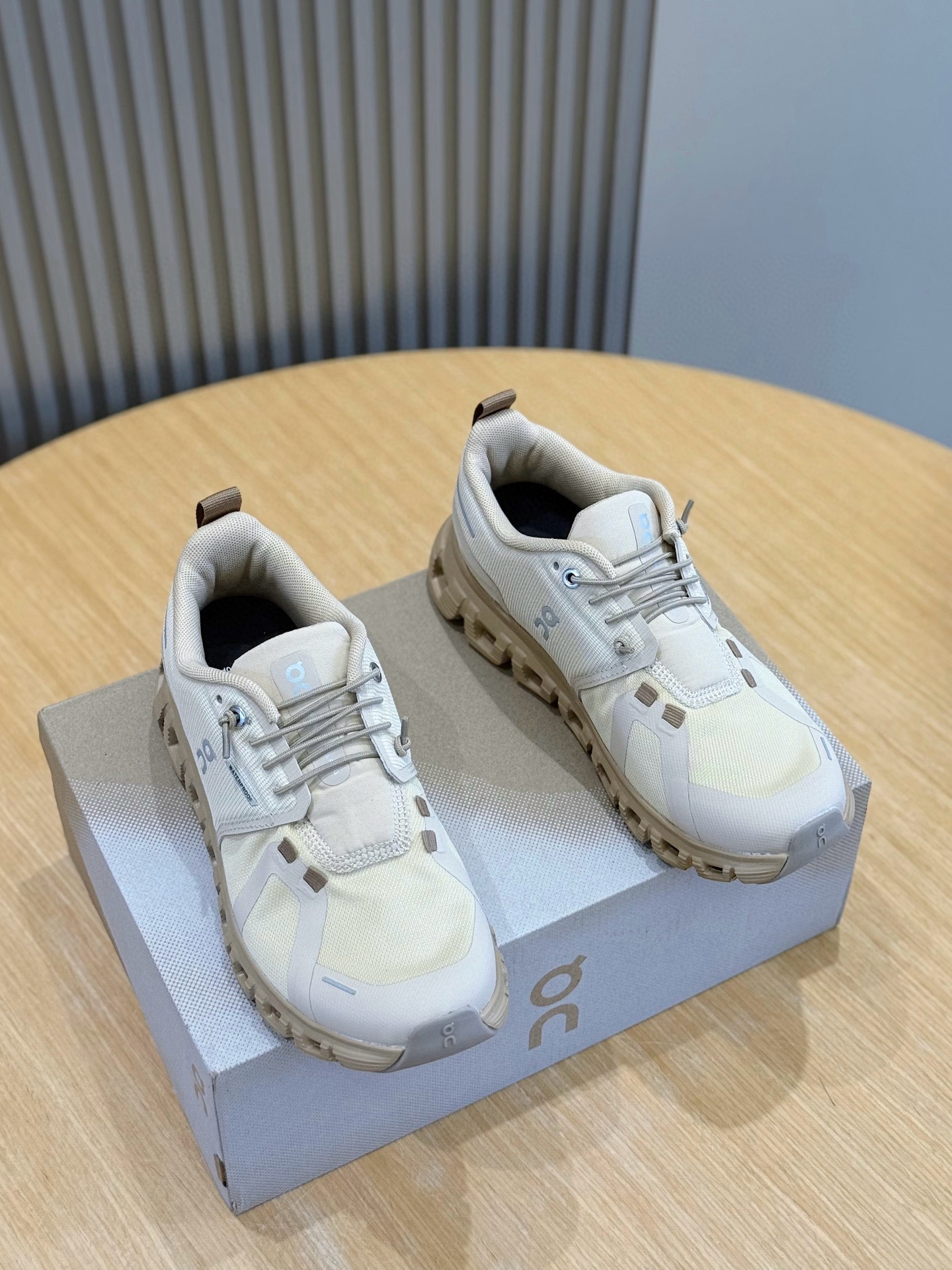 ON Sneakers