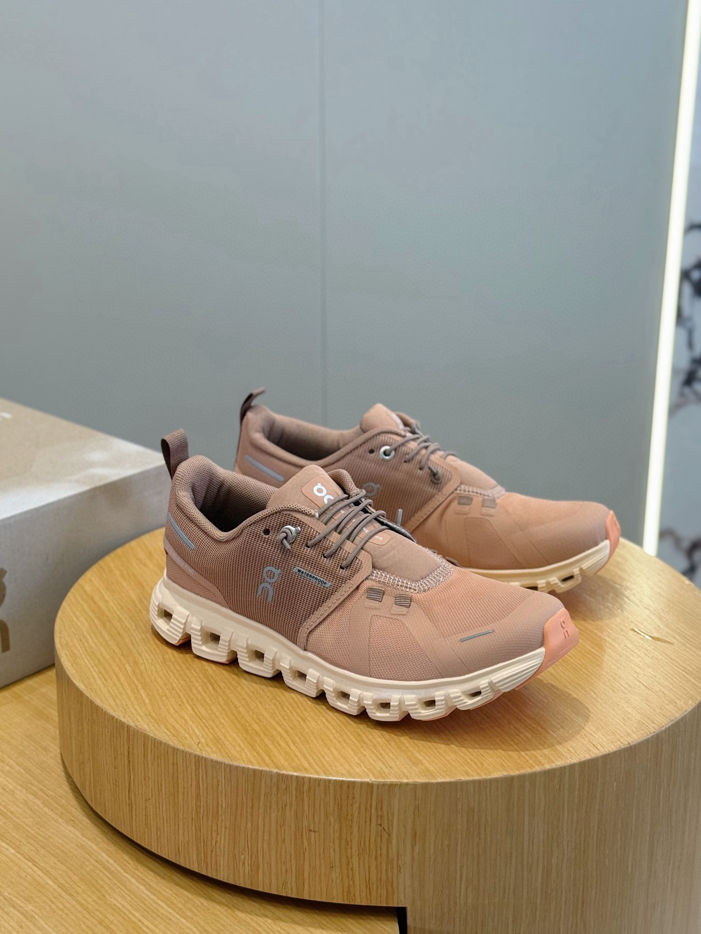 ON Sneakers