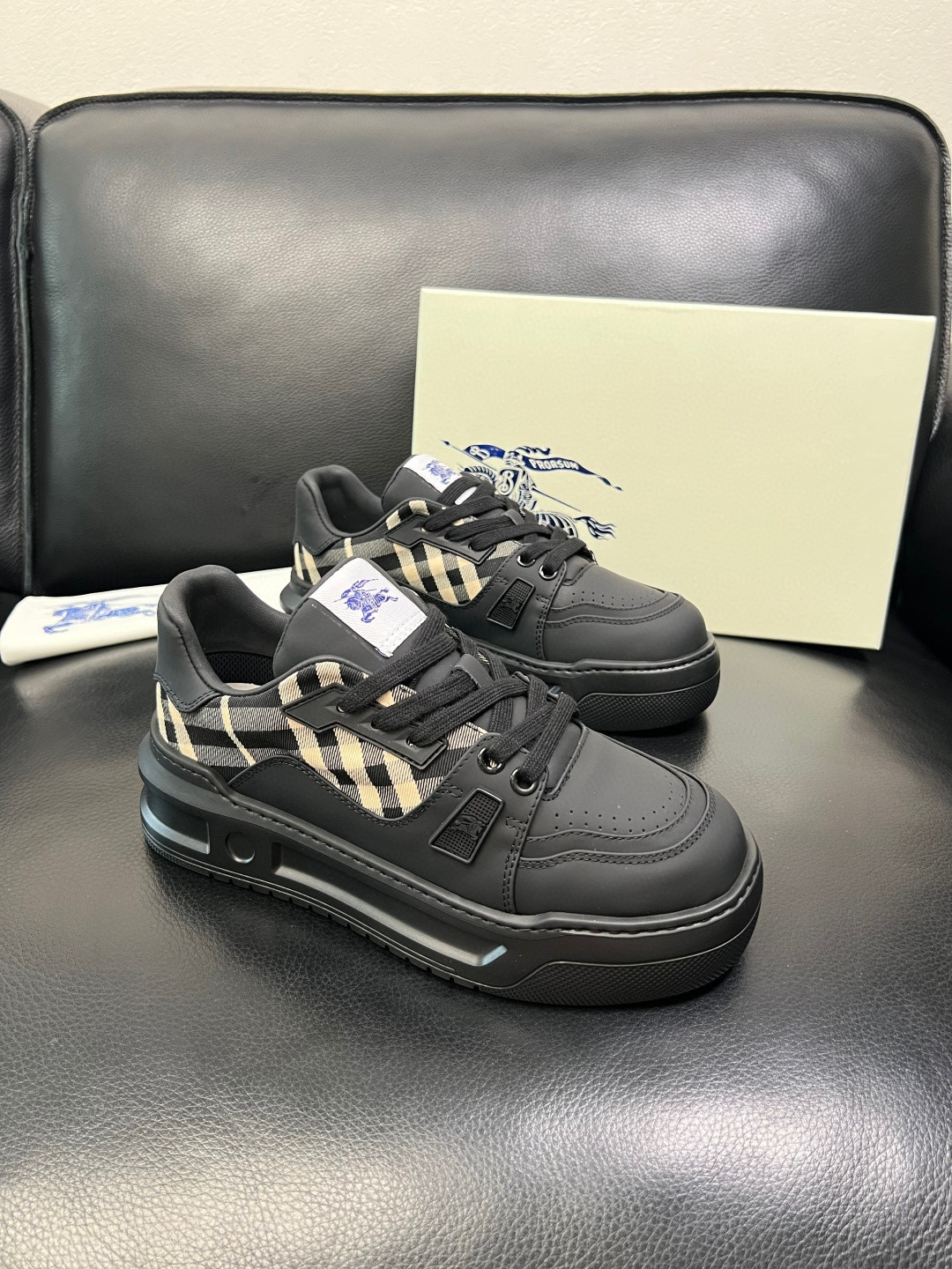 BURBERRY Sneakers
