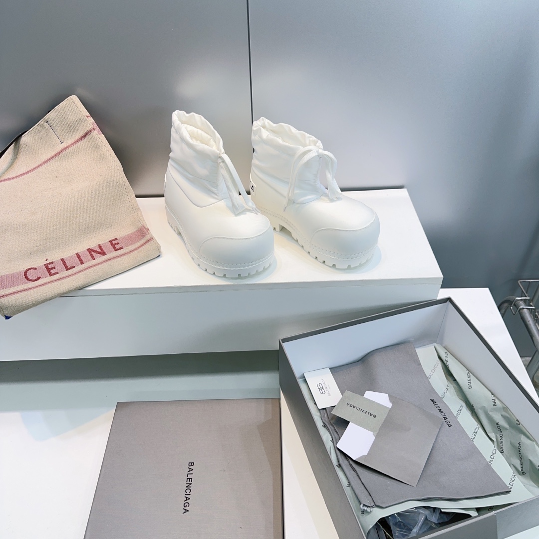 BALENCIAGA Boots