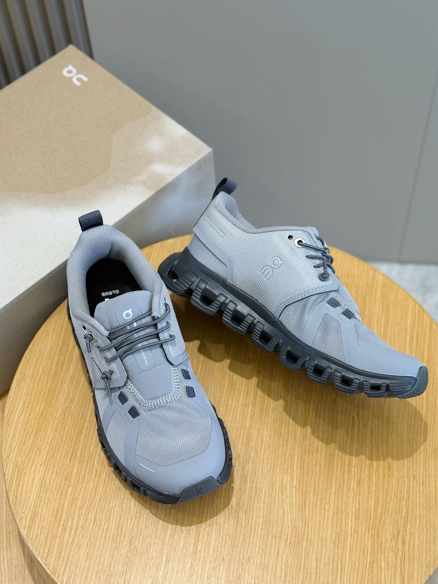 ON Sneakers
