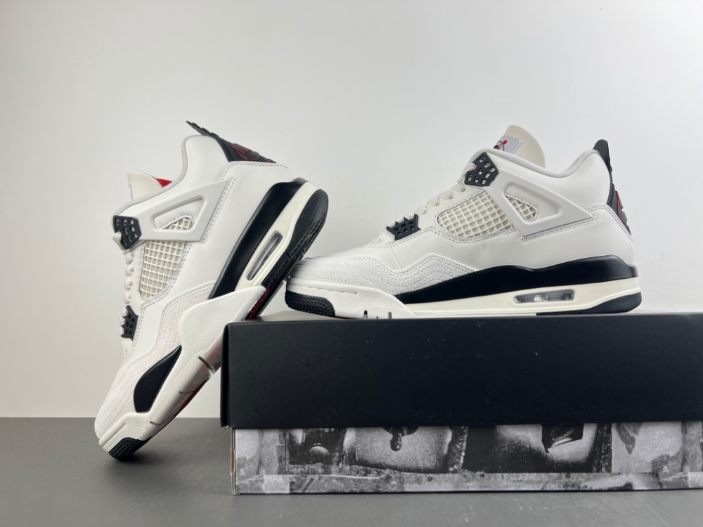 Air Jordan 4“Flight Club”Sail/Black-University Red IM4002-100