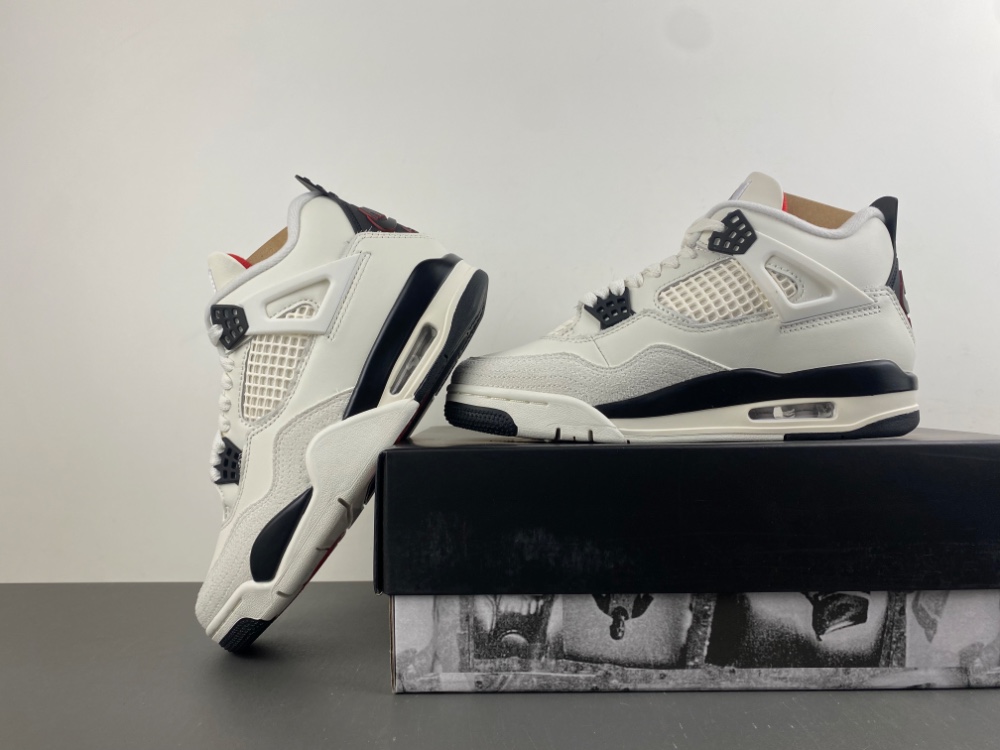 Air Jordan 4“Flight Club” Sail/Black-University Red IM4002-100