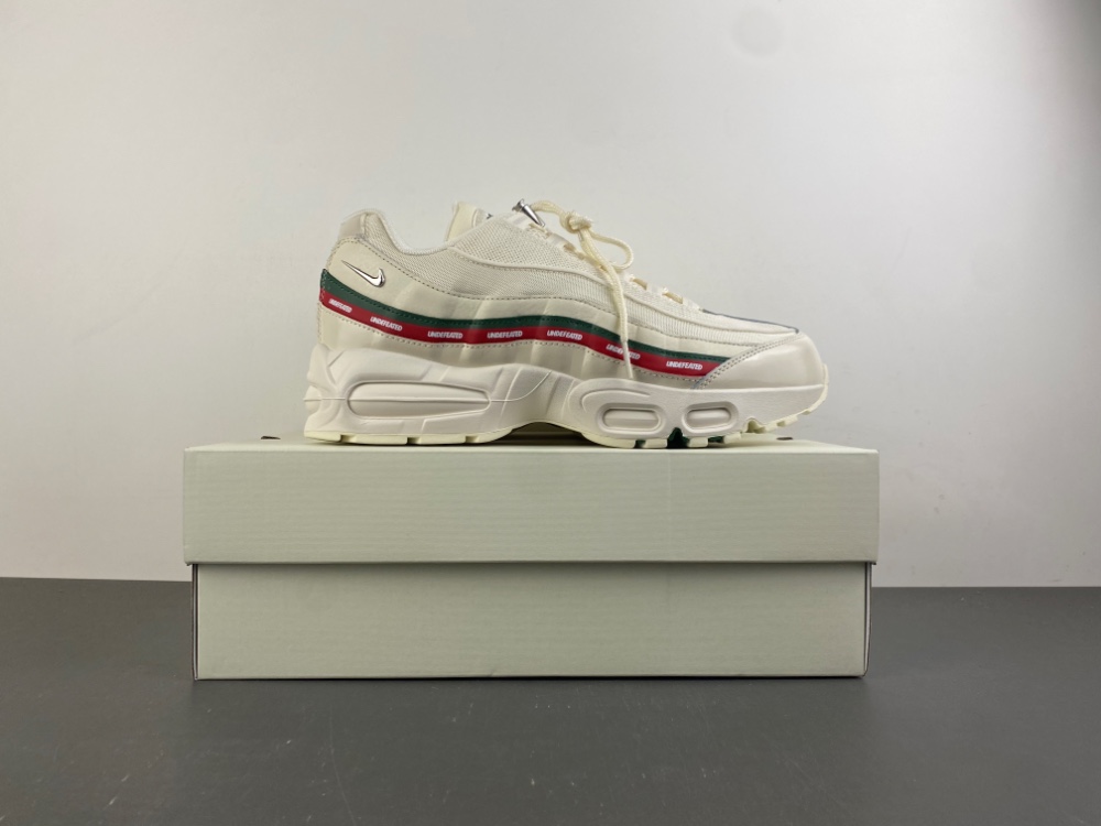 Air Max 95 x UNDEFEATED