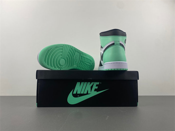 Air Jordan 1 High OG “Green Glow”  DZ5485-130