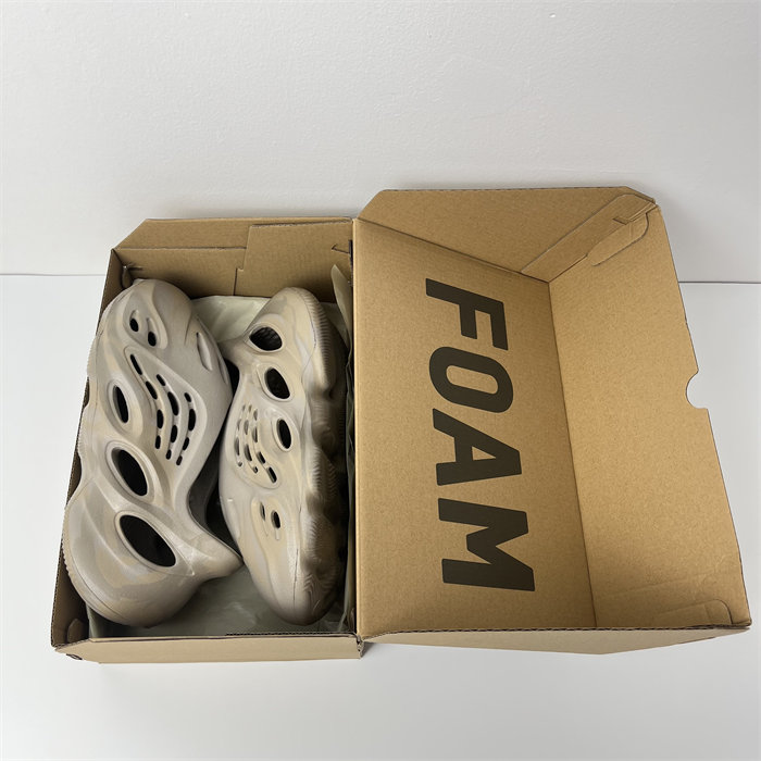 Ad*s yeezy foam rnnr stone sage gx4472