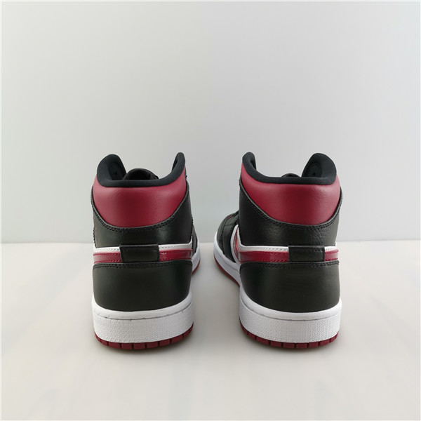 AIR JORDAN 1 MID RESEMBLES THE “BRED TOE” 554724-066