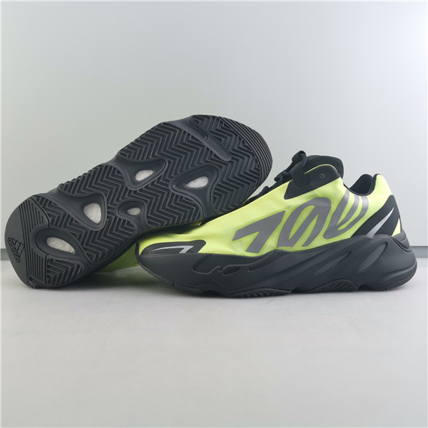 Yeezy Boost 700 MNVN ”Green/Black FY3727