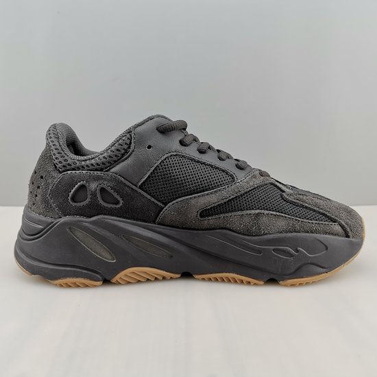 Ad*s yeezy boost 700