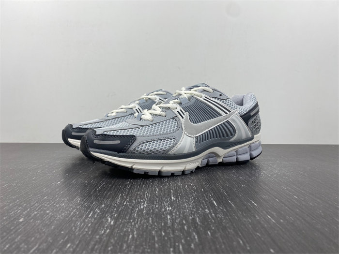 NIKE Air Zoom Vomero 5  FD9919-001