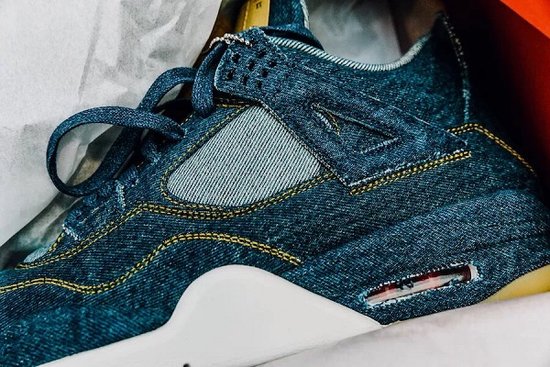 Air Jordan 4 Retro Levi