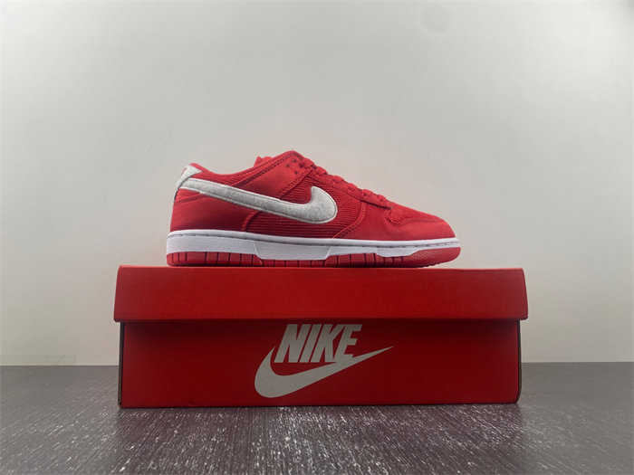 Nike Dunk Low Valentine