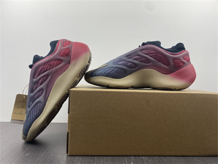 Ad*s yeezy 700 v3 fade carbon gw1814