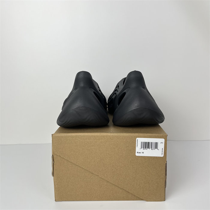 Ad*s yeezy foam rnr onyx hp8739