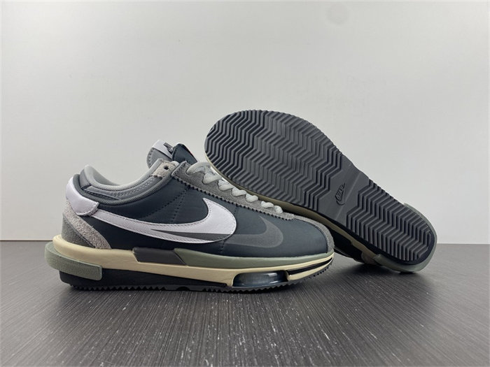 Nike Zoom Cortez SP sacai Grey DQ0581-001